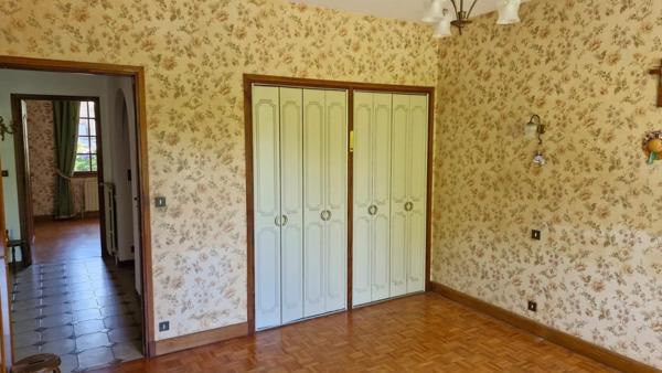 Maison avec piscine et dépendance