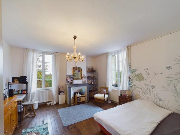 Un domaine exceptionnel avec Maison de Maître, 5 maisons d’amis, salles de réception, piscine, sauna et spa, à côté de Saint Emilion