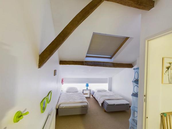 Un domaine exceptionnel avec Maison de Maître, 5 maisons d’amis, salles de réception, piscine, sauna et spa, à côté de Saint Emilion