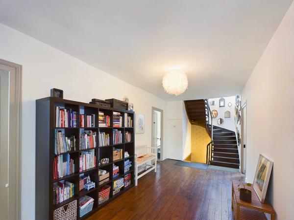 Un domaine exceptionnel avec Maison de Maître, 5 maisons d’amis, salles de réception, piscine, sauna et spa, à côté de Saint Emilion