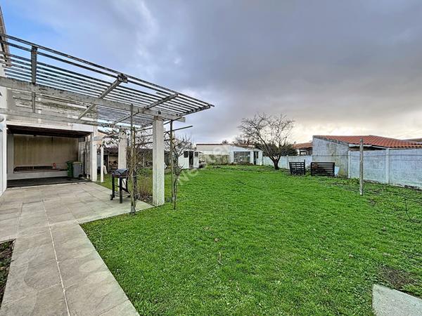 Maison spacieuse à vendre à Les Sorinières - 6 chambres et jardin !