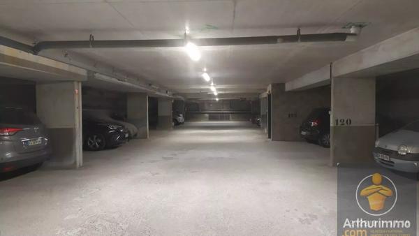 Vente                                                      Parking
                        
                                                            à Chelles