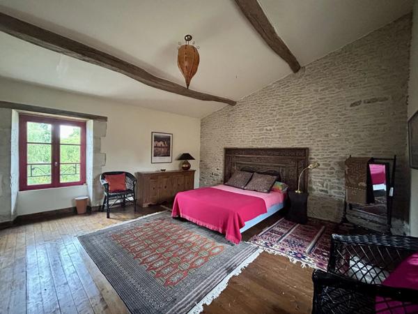 Elégante maison de ville de 3/4 chambres avec jardin de cour privé et petit verger.