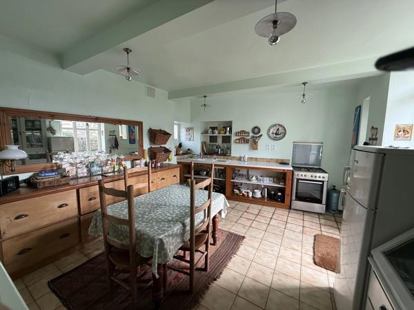 Elégante maison de ville de 3/4 chambres avec jardin de cour privé et petit verger.