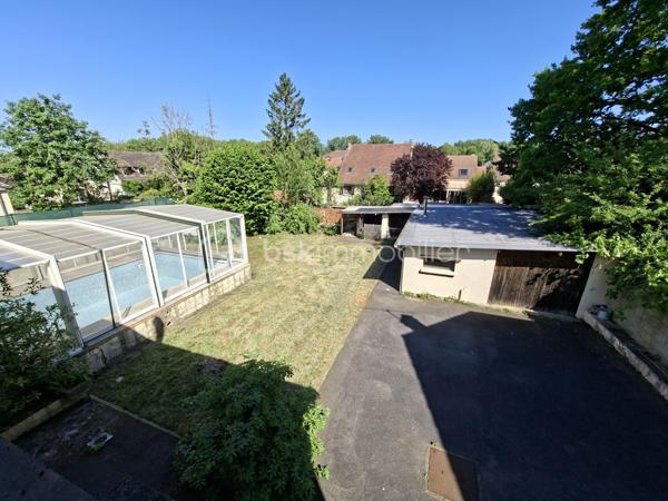 💰 OPPORTUNITÉ INVESTISSEUR – RENDEMENT + CASH-FLOW POSITIF 💰

📍 RARE ! à Villeparisis, proche des commodités, des transports et des axes principaux.

À Villeparisis, découvrez un ensemble immobilier à fort potentiel, idéal pour un investisseur à la recherche de rentabilité immédiate et évolutive.


🏡 2 MAISONS INDÉPENDANTES de 93,37 m² et 86,41 m² pour une surface totale de 180 m² intégralement REFAIT A NEUF avec piscine chauffée édifiée sur 900 m² de terrain.
      Confortables et lumineuses équipées d'une pompe à chaleur et offrant un bon niveau de confort. 
      IDEAL Famille nombreuse, projet multi-génération, investissement intelligent… pour accueillir un proche, ou créer une activité indépendante.

Avec possibilité de créer un 3ème lot pour un appartement de type F2 ou F3.

 Le pavillon principal se compose d'une entrée desservant un wc, une chambre, une cuisine aménagée, un séjour donnant accès à une piscine couverte chauffée. 
A l'étage vous trouverez 3 belles chambres et une salle de bains avec wc et seche-serviettes.

Le second pavillon, IDEAL POUR LA LOCATION classique ou meublée se compose d'une entrée desservant une cuisine aménagée, d'un séjour lumineux, d'un cellier, et d'un wc
suivi d'une suite parentale avec salle d'eau et wc. 
A l'étage vous trouverez 3 chambres suivies d'une salle de bains avec wc et sèche-serviettes. 

📐 Environ 180m² habitables
🚗 Garage d’environ 70 m² avec potentiel d’aménagement POUR UN F2 ou F3 
💰 Revenus locatifs possibles
❄ Pompe à chaleur / confort énergétique
📍 Secteur recherché proche commodités et écoles Normandie Niemen et collège Marthe Simard
  Transports : RER B Gare de Villeparisis 

👉 Idéal pour :
✔ grande famille
✔ habitation + revenus locatifs
✔ investisseur recherchant rentabilité et cash-flow
✔ projet multi-génération
✔ Bonne performance énergétique globale 

💸 Belle performance financière
👉 Un bien capable de s’autofinancer et de générer du revenu mensuel.

🔥 Conclusion
Situation	Rentabilité brute	                 Rentabilité nette
Bien exploité en l’état	≈ 7,9 %             	≈ 6,6 %
Avec optimisation du garage ≈ 11 %      	≈ 9 % estimés

👉 À ce niveau de prix, le bien présente un très bon potentiel de rentabilité pour le secteur, avec une possibilité d’évolution intéressante pour un investisseur souhaitant développer les revenus locatifs.


A saisir rapidement !