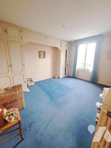 GAMBETTA - MONOD
Maison à rafraîchir comprenant entrée, salon-séjour avec parquets, verrière, ...