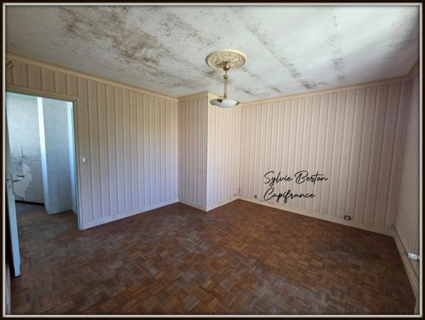 SEVRAN - Maison 5 pièces - 500 m2 de terrain avec garage et atelier