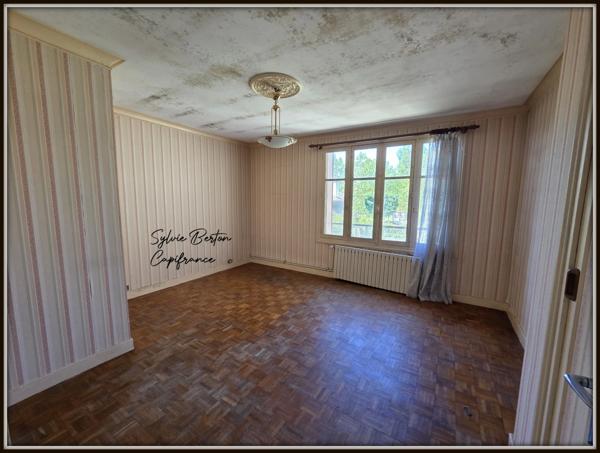 SEVRAN - Maison 5 pièces - 500 m2 de terrain avec garage et atelier