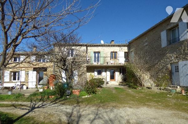 propriété rurale et terrain attenant de plus de 1ha dont parcelle boisée dans quartier calme ,