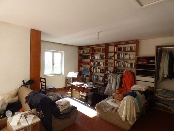 propriété rurale et terrain attenant de plus de 1ha dont parcelle boisée dans quartier calme ,