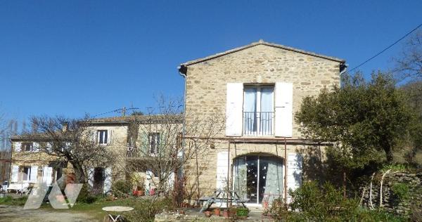 propriété rurale et terrain attenant de plus de 1ha dont parcelle boisée dans quartier calme ,