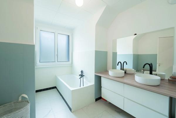 Maison à vendre 6-7 pièces de 246 m2 LUCINGES (74) Terrain d'env. 10'000 m2