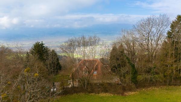 Maison à vendre 6-7 pièces de 246 m2 LUCINGES (74) Terrain d'env. 10'000 m2