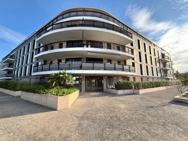 Appartement à vendre 2 pièces FREJUS (83) - 47 m² - Terrasse 25 m² - Garage en Sous-sol