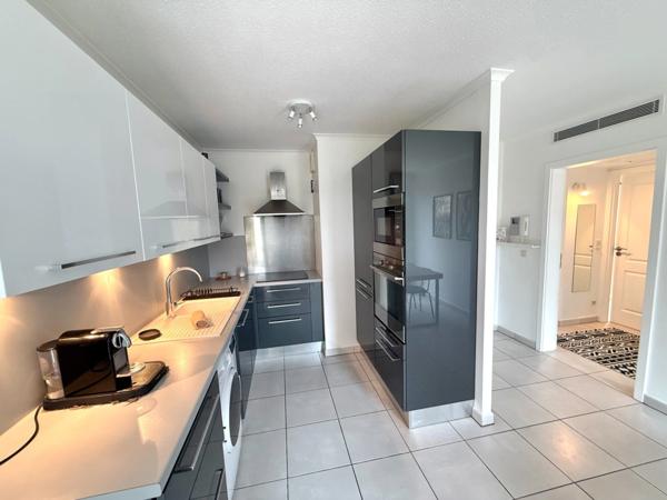 Appartement à vendre 2 pièces FREJUS (83) - 47 m² - Terrasse 25 m² - Garage en Sous-sol