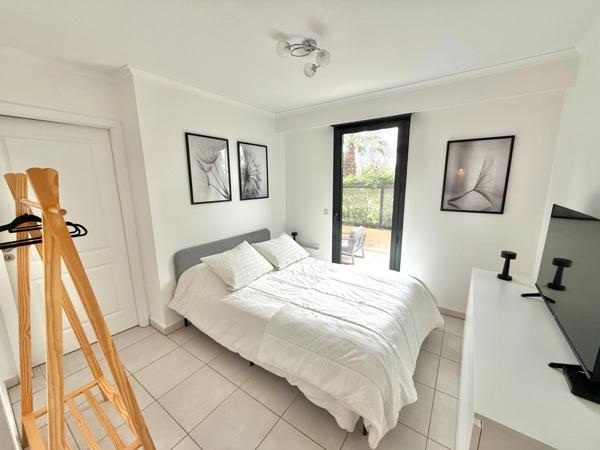 Appartement à vendre 2 pièces FREJUS (83) - 47 m² - Terrasse 25 m² - Garage en Sous-sol