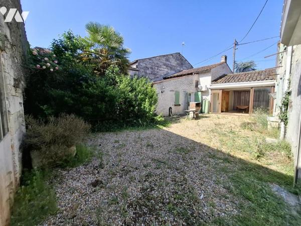 Ensemble immobilier de 3 logements (2 studios  et une maison T3) sur SAINTES - Quartier Les Arcivaux