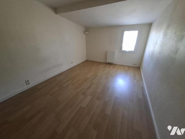 Ensemble immobilier de 3 logements (2 studios  et une maison T3) sur SAINTES - Quartier Les Arcivaux