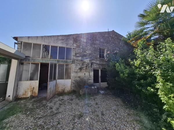 Ensemble immobilier de 3 logements (2 studios  et une maison T3) sur SAINTES - Quartier Les Arcivaux