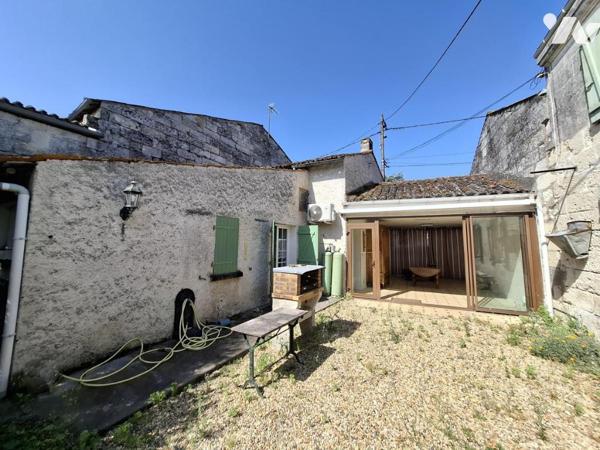 Ensemble immobilier de 3 logements (2 studios  et une maison T3) sur SAINTES - Quartier Les Arcivaux
