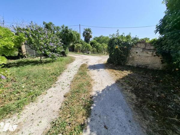 Ensemble immobilier de 3 logements (2 studios  et une maison T3) sur SAINTES - Quartier Les Arcivaux