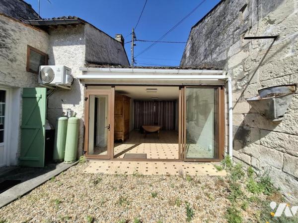 Ensemble immobilier de 3 logements (2 studios  et une maison T3) sur SAINTES - Quartier Les Arcivaux