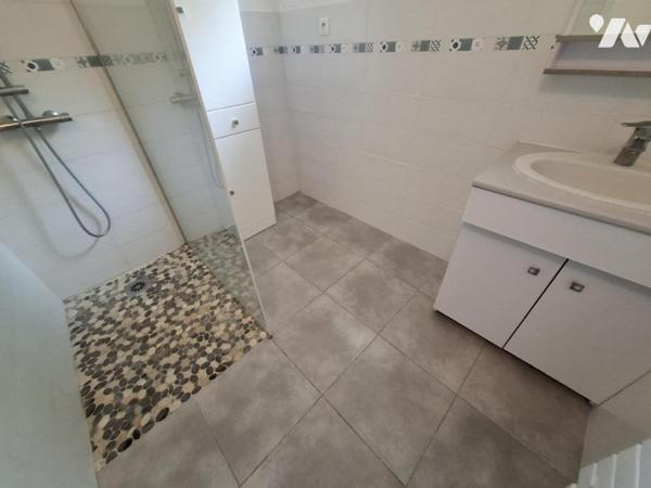 Ensemble immobilier de 3 logements (2 studios  et une maison T3) sur SAINTES - Quartier Les Arcivaux