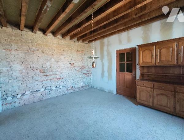 Spécial investisseur ! venez découvrir ce bel immeuble avec sa magnifique vue sur la Saône !