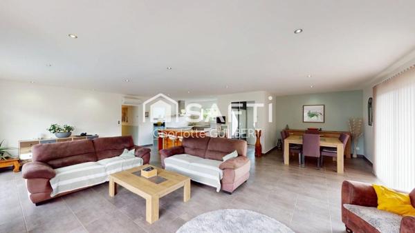 Maison de plain-pied avec 3 chambres et piscine