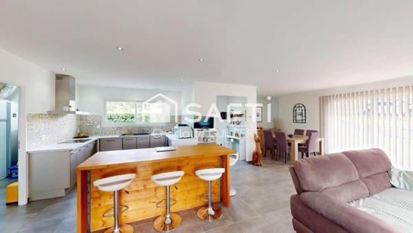 Maison de plain-pied avec 3 chambres et piscine