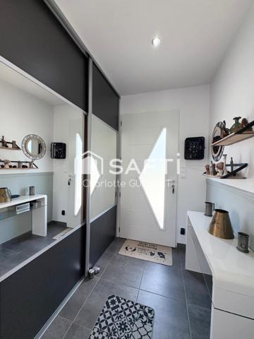 Maison de plain-pied avec 3 chambres et piscine