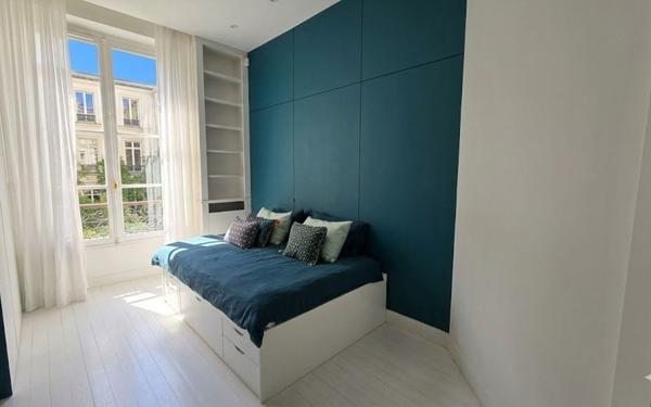 Appartement à vendre    4 pièces • 183 m2 Paris 10