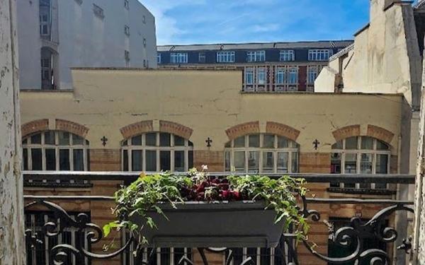 Appartement à vendre    4 pièces • 183 m2 Paris 10