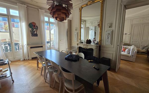 Appartement à vendre    4 pièces • 183 m2 Paris 10