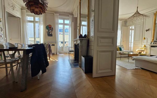 Appartement à vendre    4 pièces • 183 m2 Paris 10