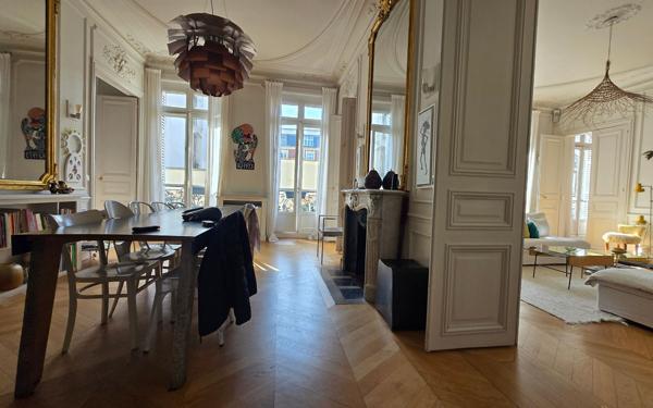 Appartement à vendre    4 pièces • 183 m2 Paris 10