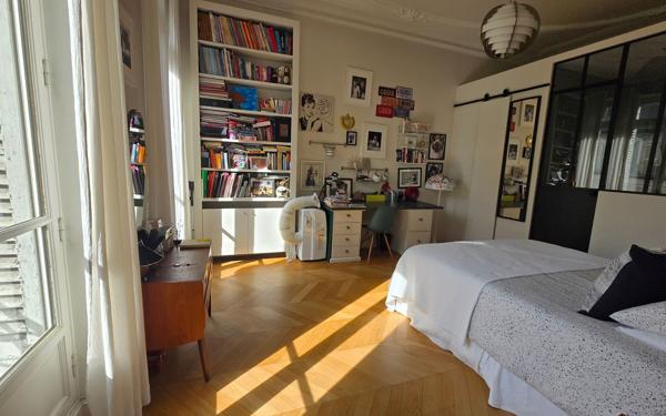 Appartement à vendre    4 pièces • 183 m2 Paris 10