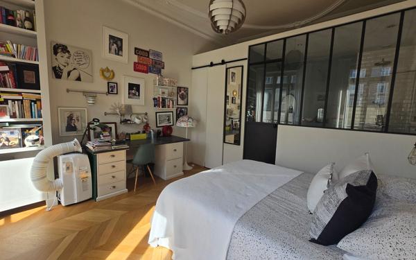 Appartement à vendre    4 pièces • 183 m2 Paris 10