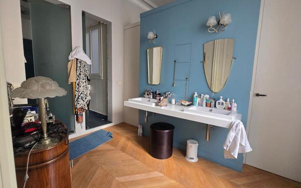 Appartement à vendre    4 pièces • 183 m2 Paris 10