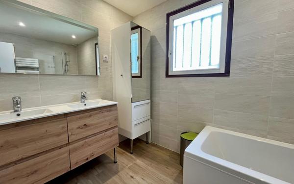 Maison à vendre    5 pièces •  Magné