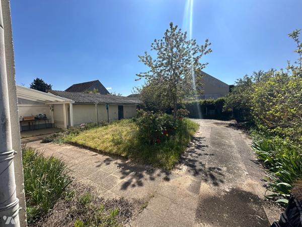 Grande maison à deux pas du centre de Sully-sur-Loire.