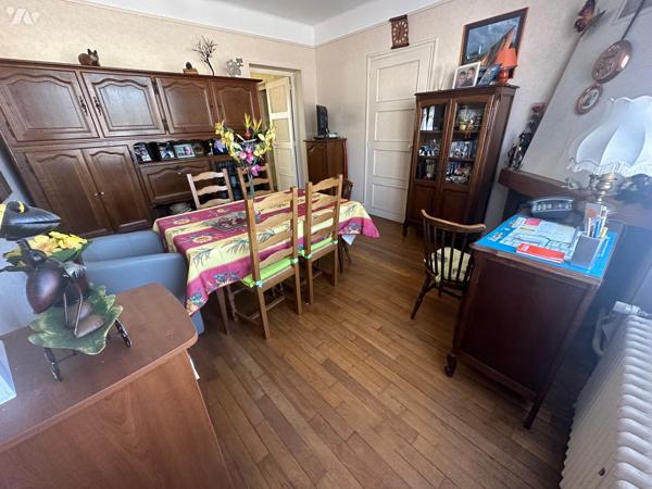 Grande maison à deux pas du centre de Sully-sur-Loire.