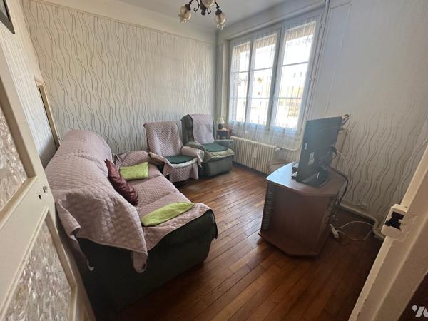 Grande maison à deux pas du centre de Sully-sur-Loire.