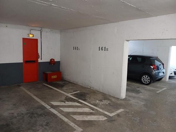 À VENDRE - Places de parking sécurisées -Vente à l'unité ou en lot