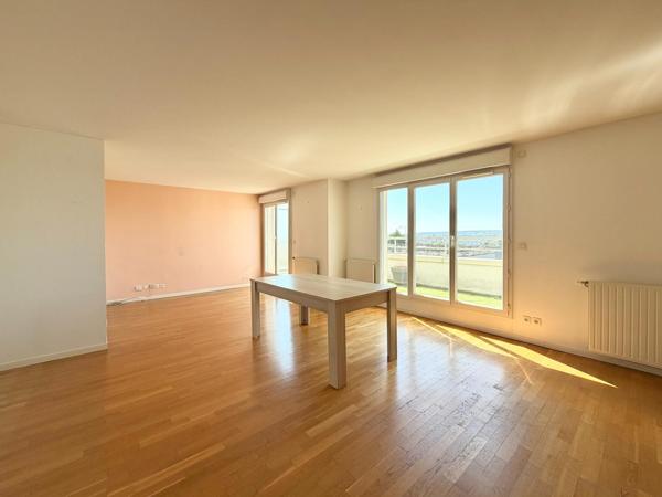 Appartement 5 pièces avec balcon, un parking et une cave