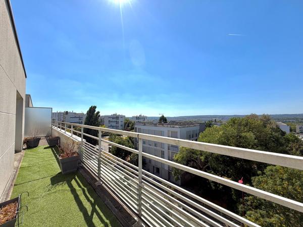 Appartement 5 pièces avec balcon, un parking et une cave