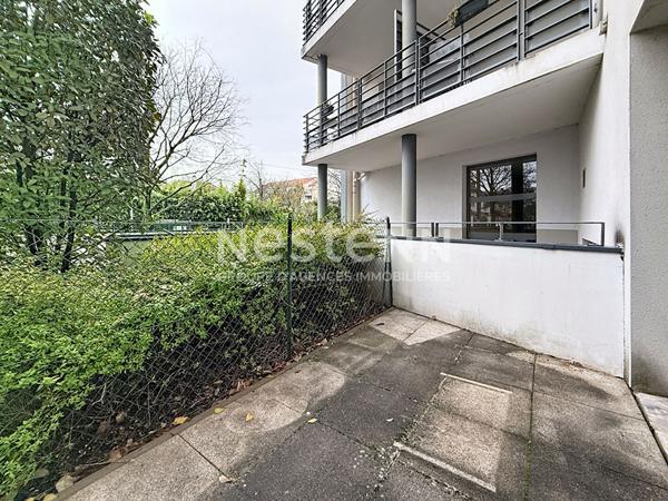 Appartement T2 avec Terrasse au Fort de Bron dans un immeuble récent - 69500 BRON