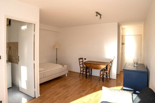 11100 NARBONNE A LOUER NARBONNE T1 BIS MEUBLE AVEC TERRASSE ET CLIMATISATION
