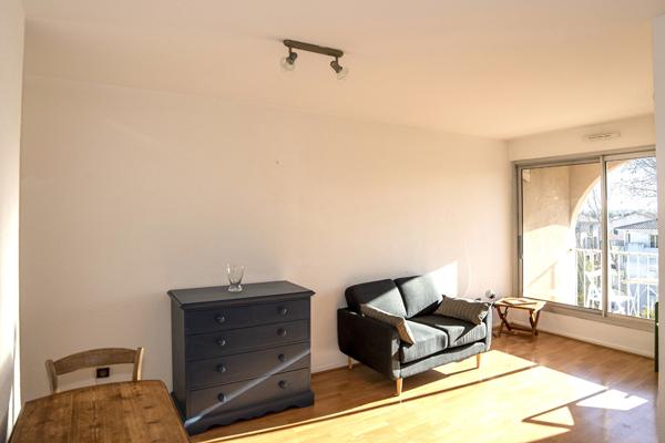 11100 NARBONNE A LOUER NARBONNE T1 BIS MEUBLE AVEC TERRASSE ET CLIMATISATION