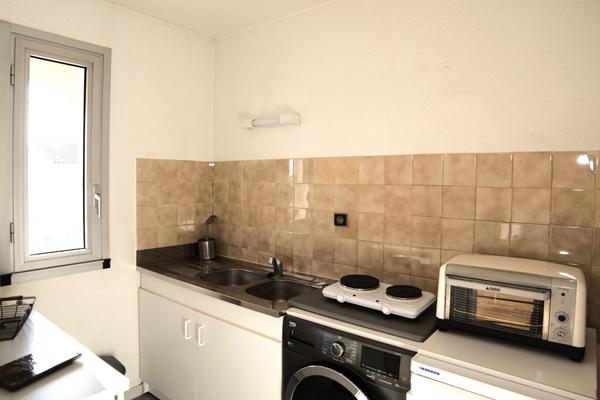 11100 NARBONNE A LOUER NARBONNE T1 BIS MEUBLE AVEC TERRASSE ET CLIMATISATION